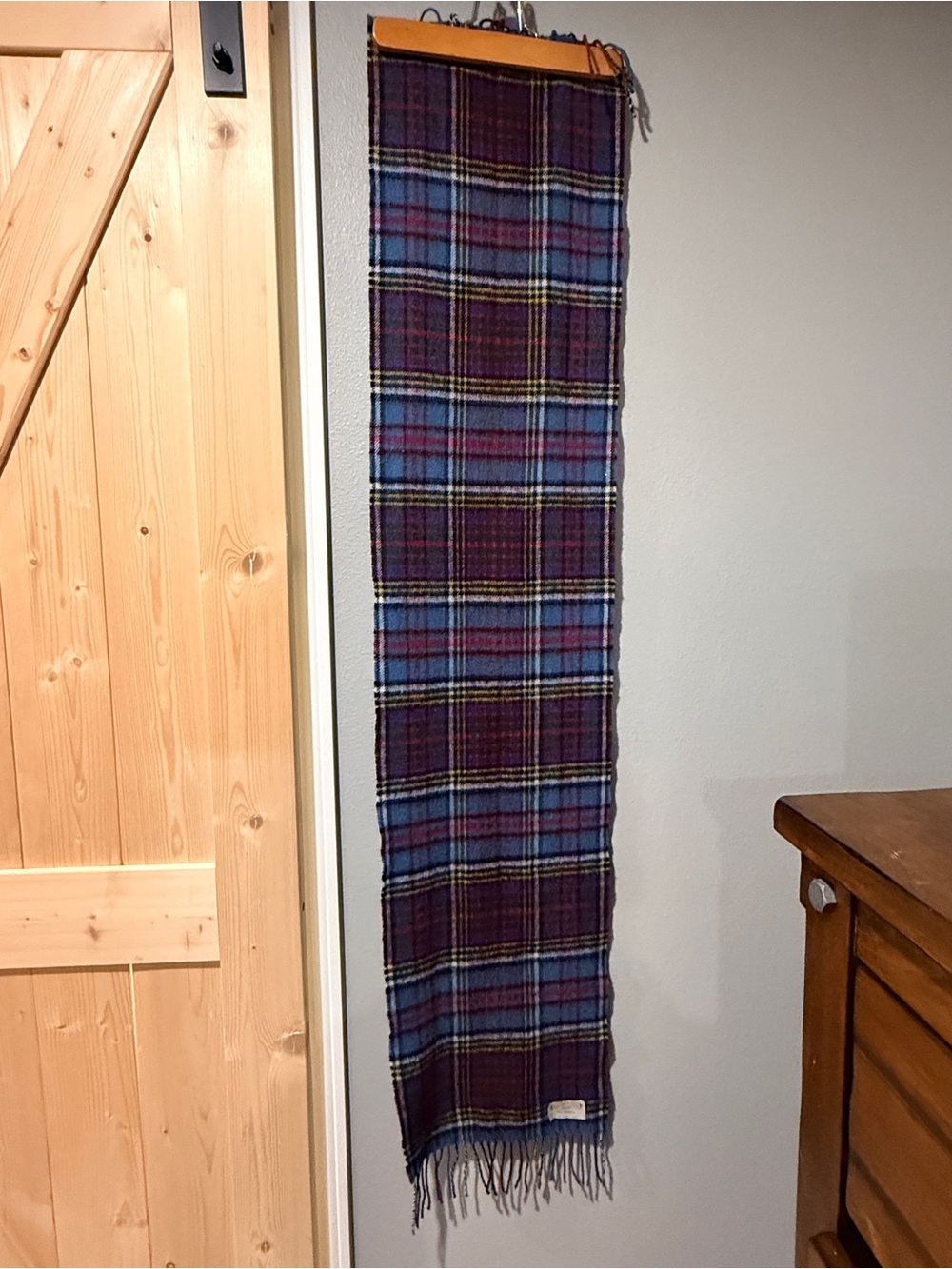 James Pringle Weavers Lambswool Scarf Made in Scotland Plaid Tartan Blue Purple